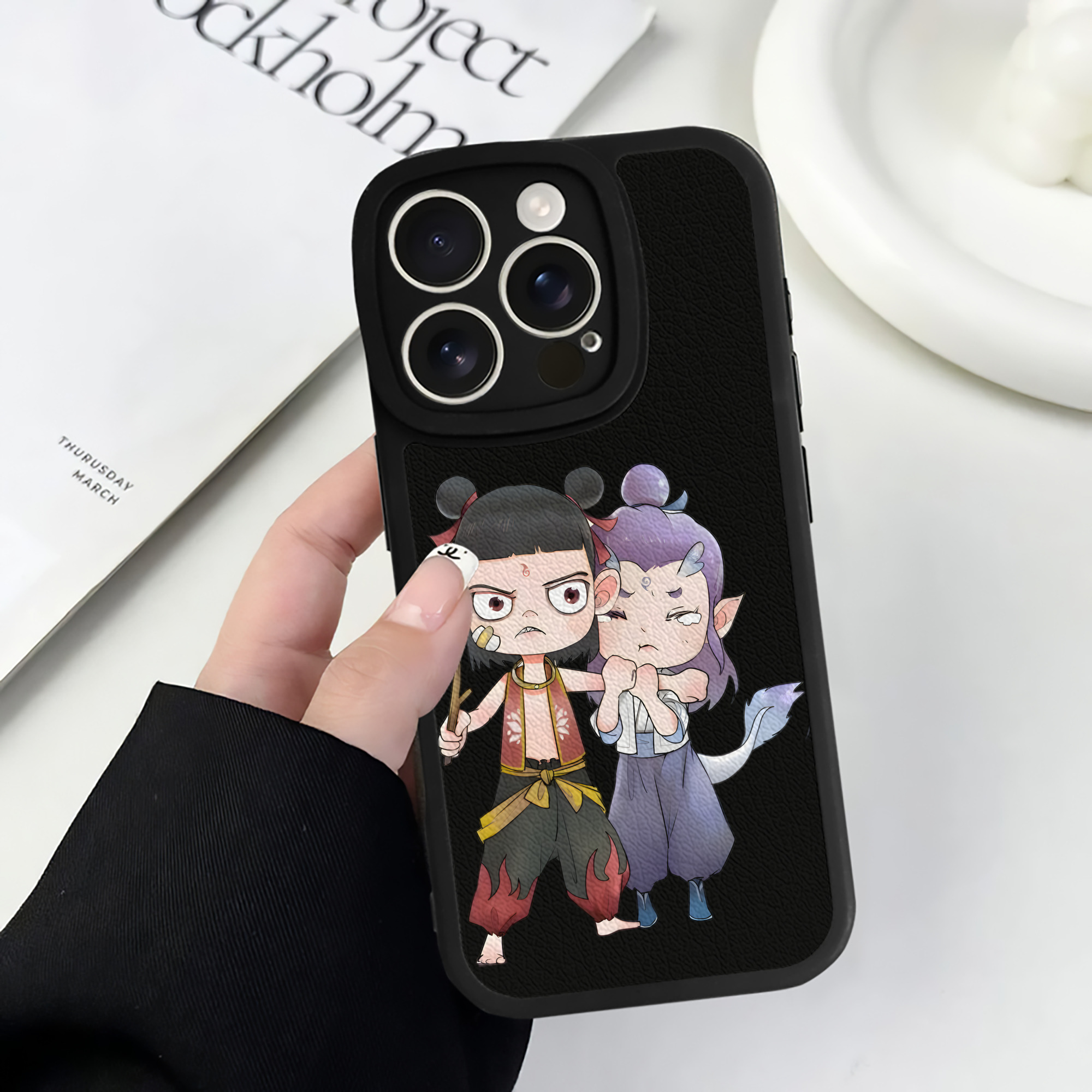 （画像用） Ne Zha 2 ナタ 魔童の大暴れ 【iPhone 16シリーズ対応】シリコンスマホケース（レザー調） 材質：シリコン